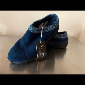 NEW VIONIC Vlue Suede Slip On clogs Size 7